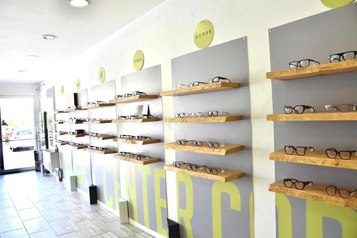 Esposizione di occhiali e brand